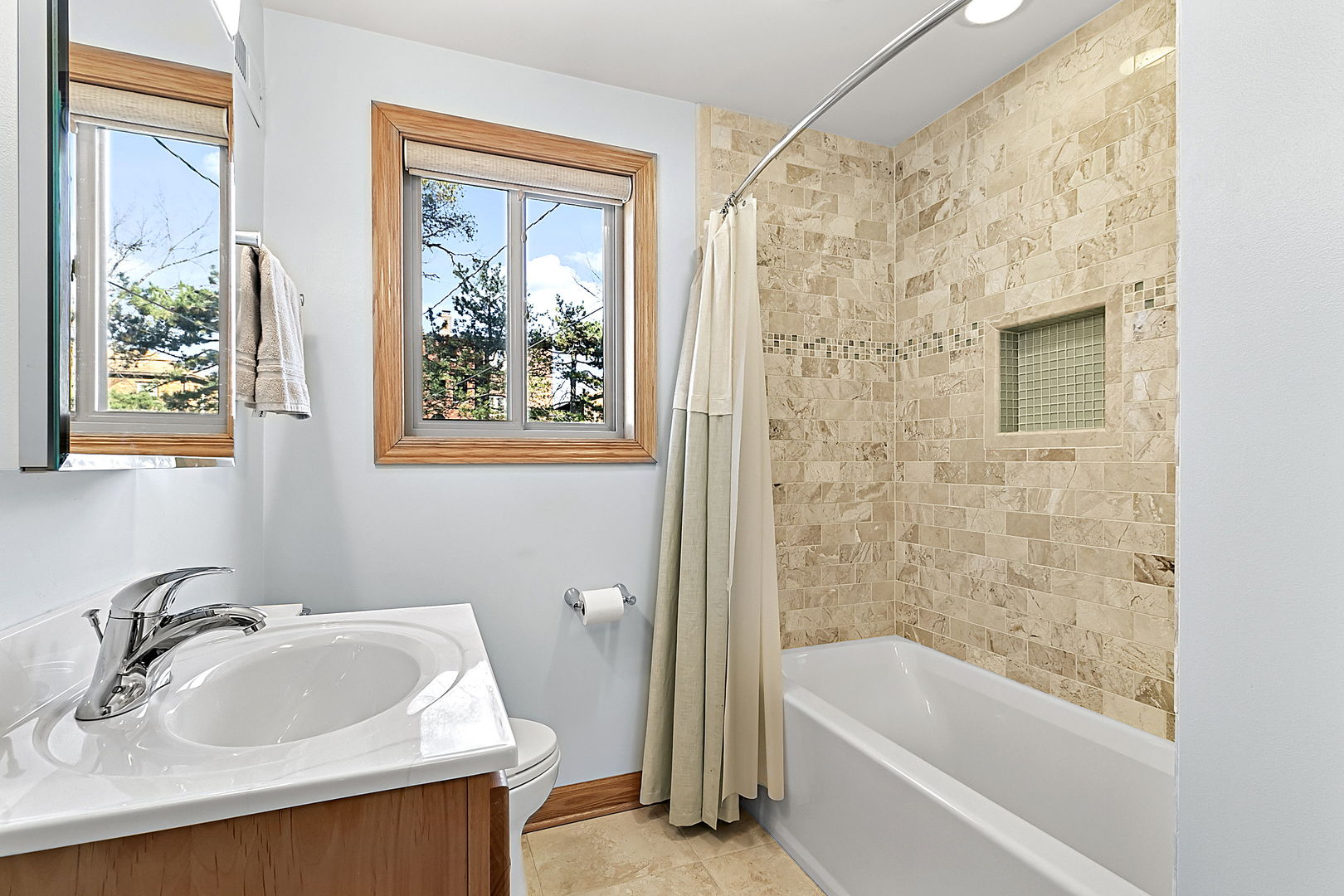 216 Waubansee Road Riverside, IL 60546 - Photo 12 of 37 Gallery Image 12