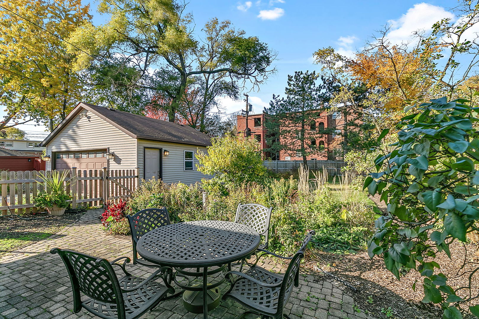 216 Waubansee Road Riverside, IL 60546 - Photo 19 of 37 Gallery Image 19