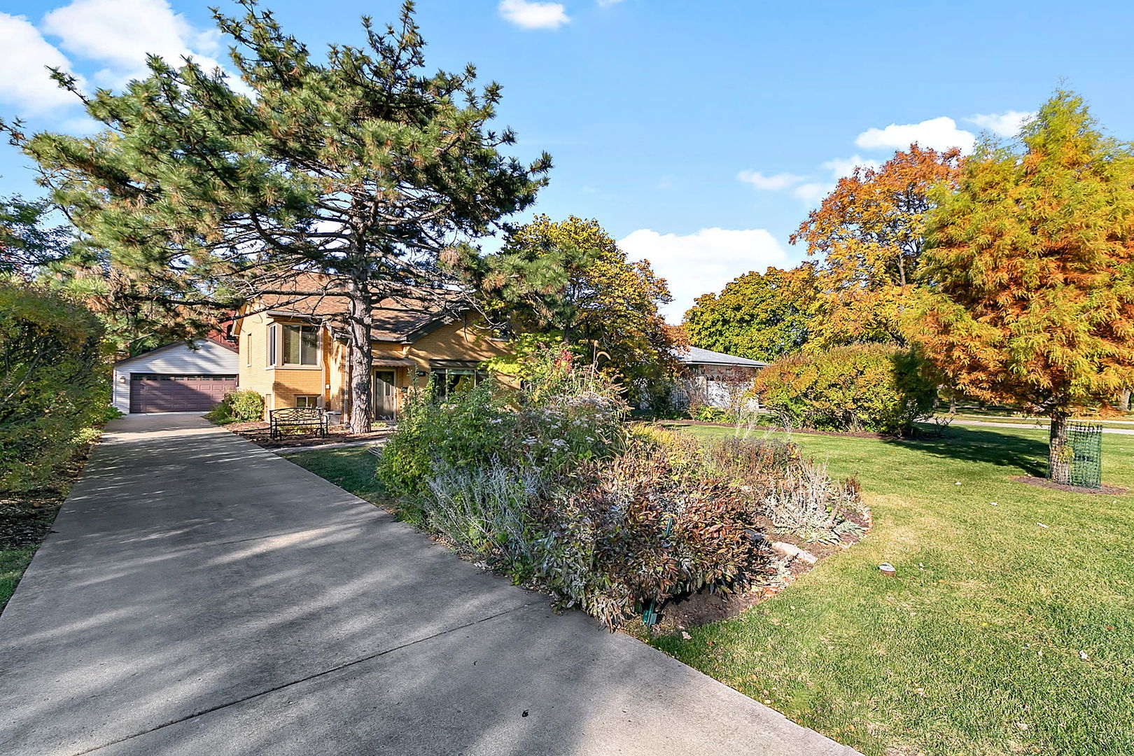 216 Waubansee Road Riverside, IL 60546 - Photo 30 of 37 Gallery Image 30