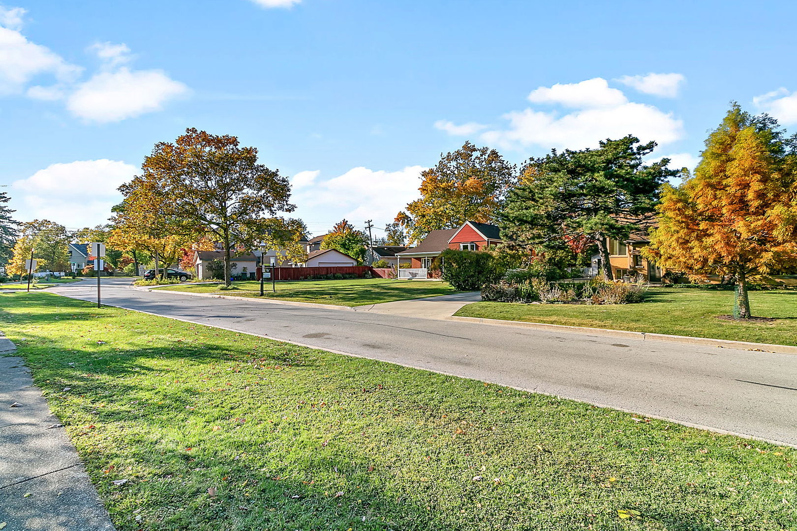 216 Waubansee Road Riverside, IL 60546 - Photo 31 of 37 Gallery Image 31