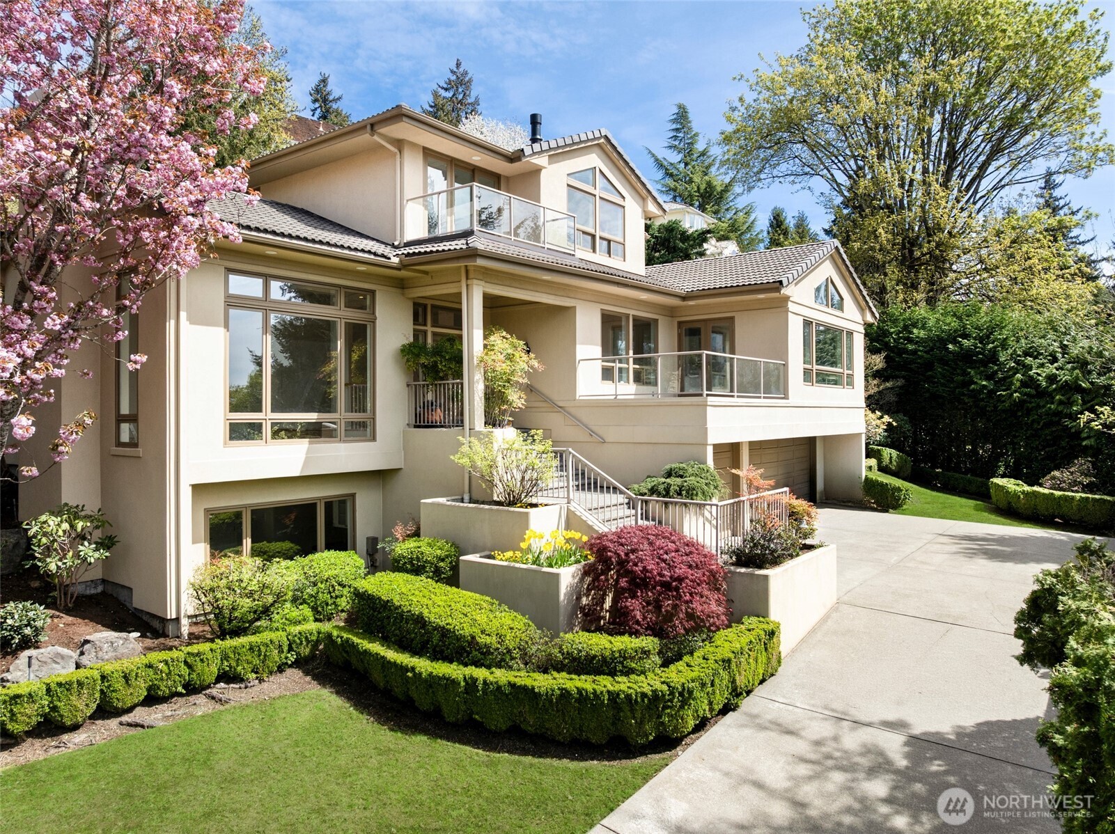 8144 West Mercer Way Mercer Island, WA 98040 - Photo 2 of 40
