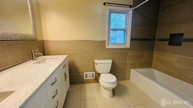 $4,000 | 966 Bergen Avenue, North Brunswick, NJ 08902