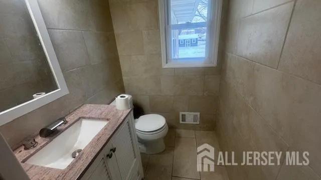 $4,000 | 966 Bergen Avenue, North Brunswick, NJ 08902