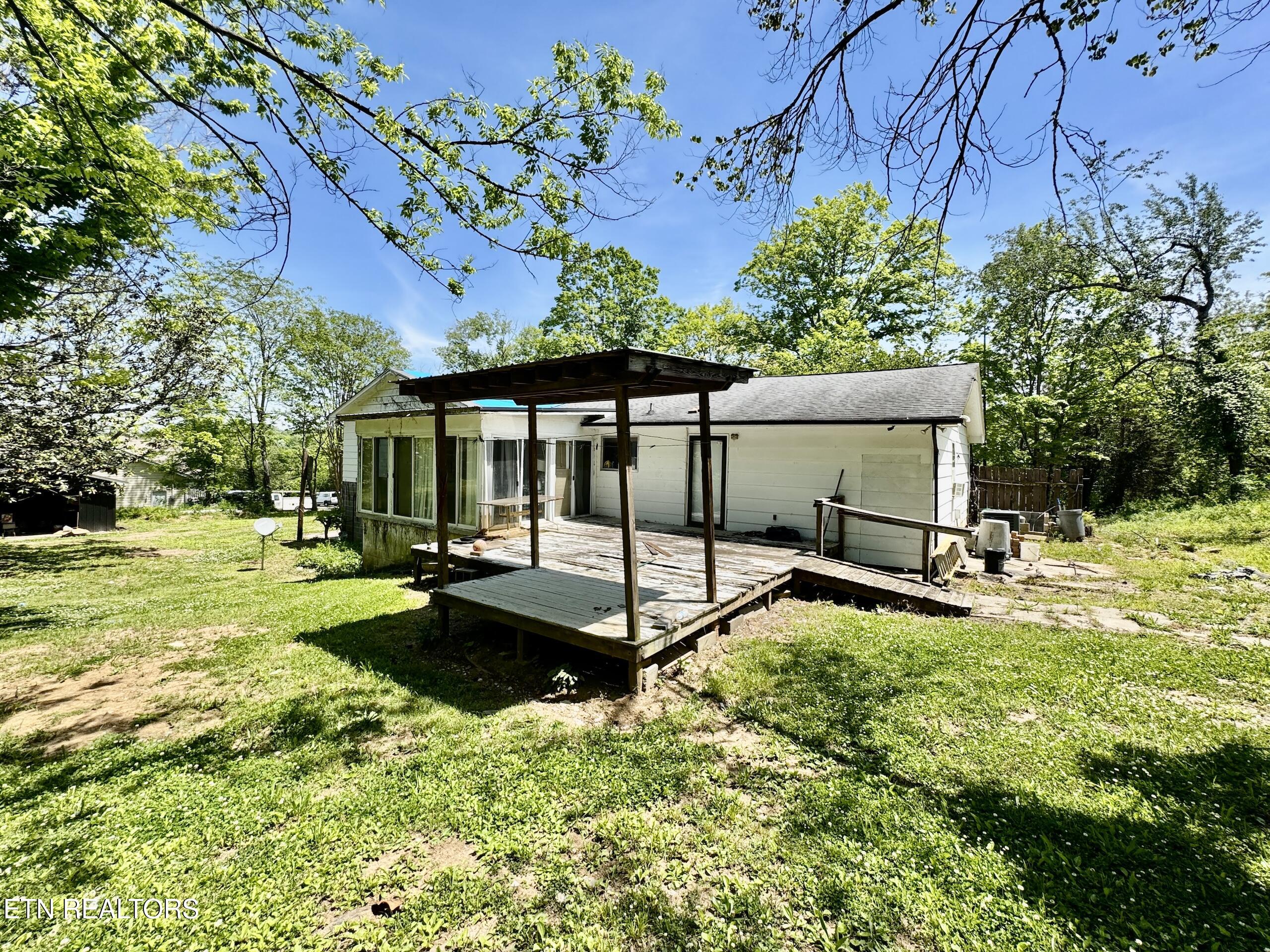 132 Lanes Bluff Road Clinton, TN 37716 - Photo 9 of 48 1-9