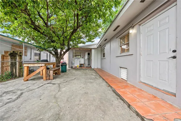a house view with a outdoor space