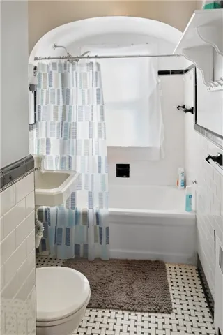 $2,500 | 57 School Street, Westerly, RI 02891