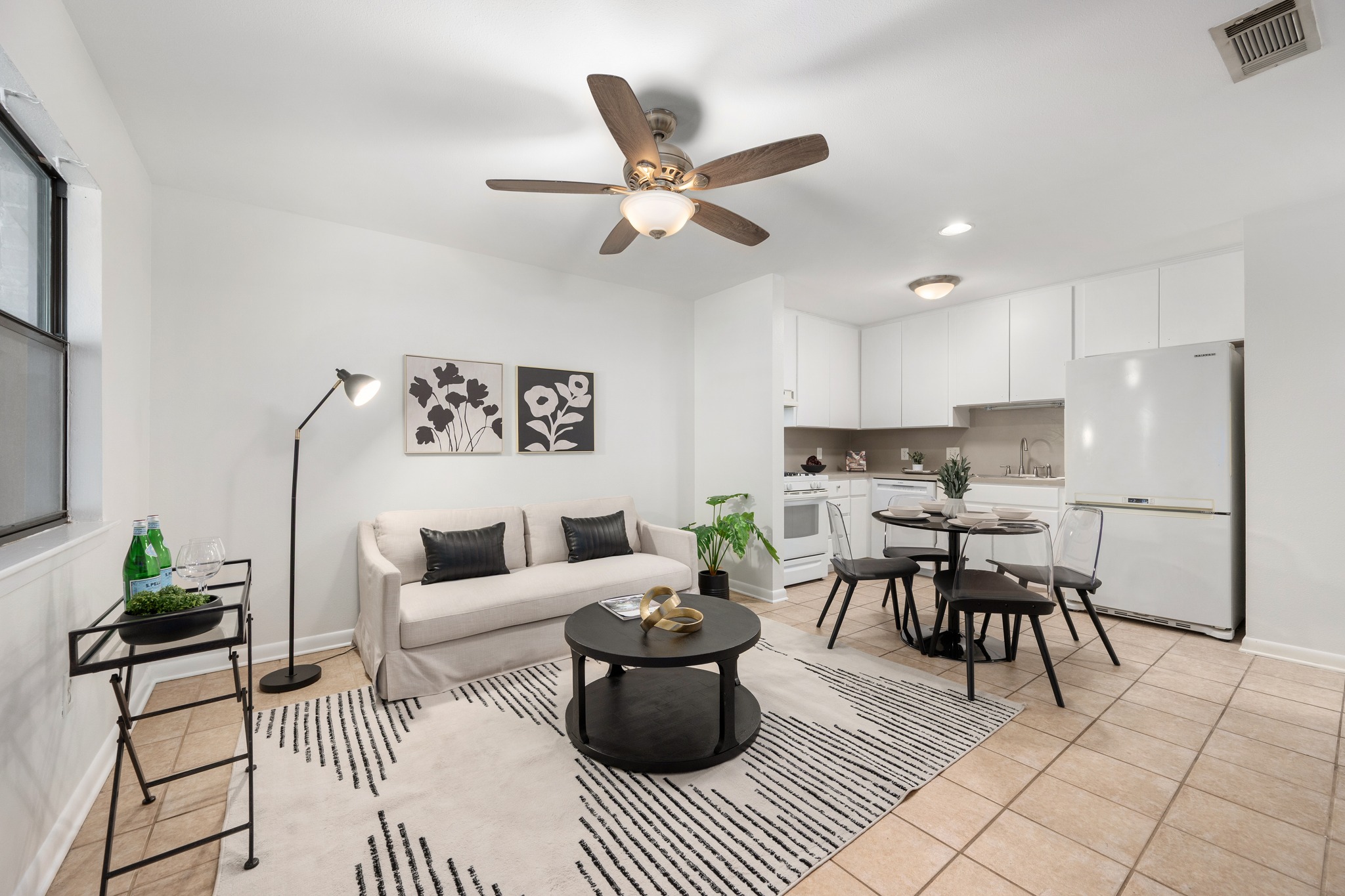 3403 Clawson Road Austin, TX 78704 - Photo 21 of 38 This unit offers an inviting ambiance with fresh paint and a bright aesthetic.