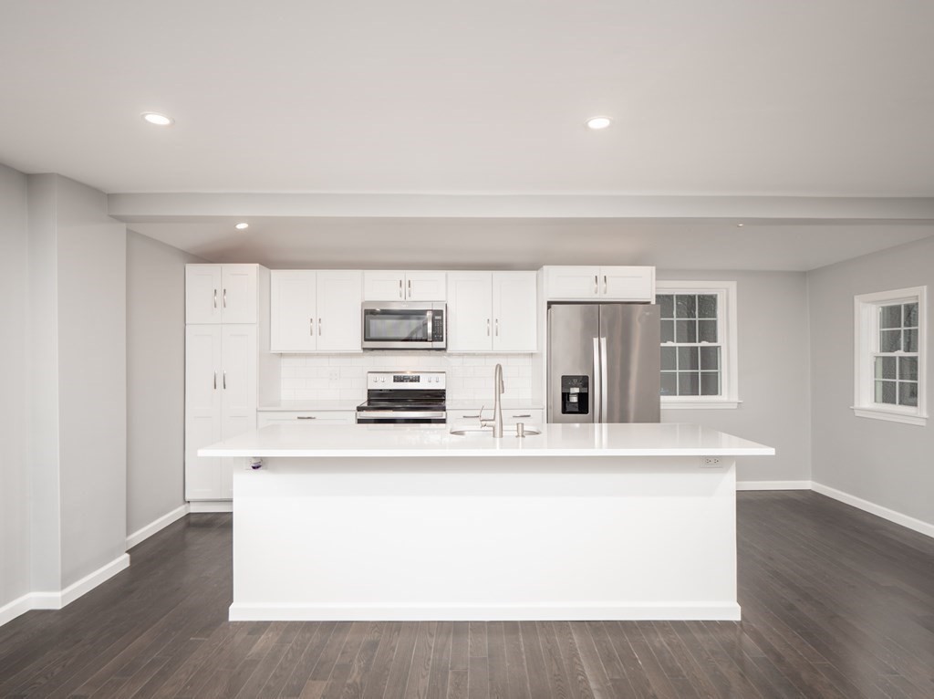 9 Pine Road Randolph, MA 02368 - Photo 4 of 37 Gallery Image 4