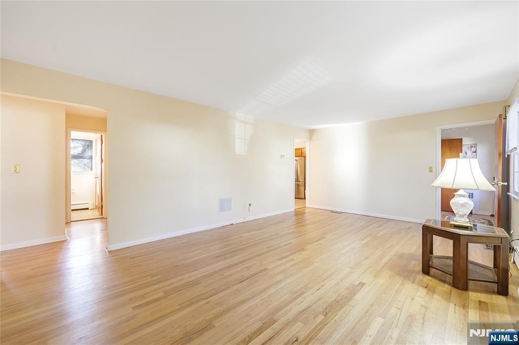 68 Colgate Avenue Paramus, NJ 07652 - Photo 7 of 11