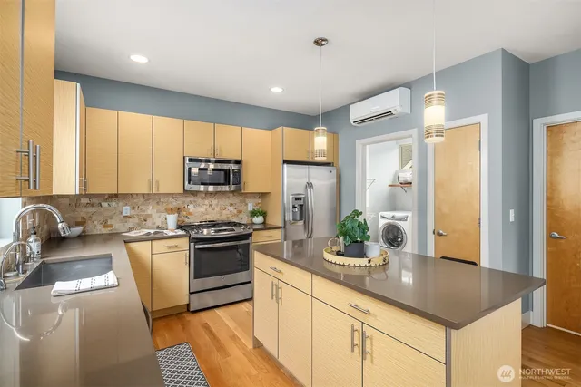 $1,000,000 | 1550 Northwest 60th Street, Seattle, WA 98107