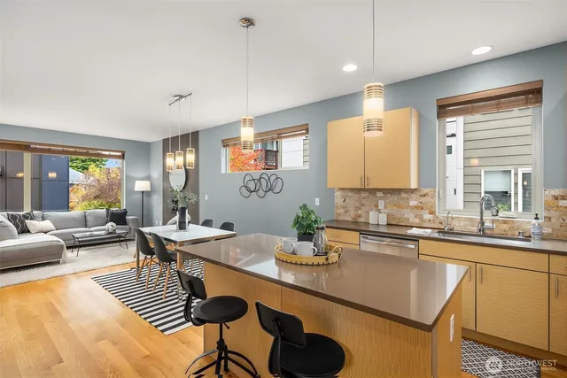 $1,000,000 | 1550 Northwest 60th Street, Seattle, WA 98107