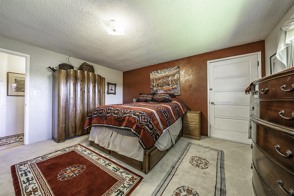 2182 Old Stage Road Central Point, OR 97502 - Photo 14 of 35 Master Suite.