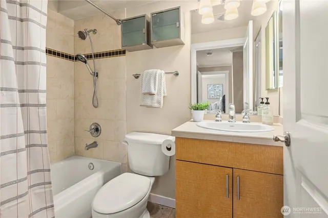 $399,000 | 626 4th Avenue West, Unit 403, Seattle, WA 98119