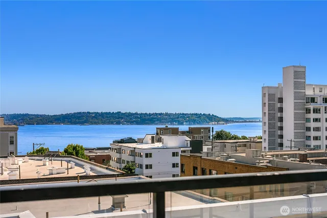 $399,000 | 626 4th Avenue West, Unit 403, Seattle, WA 98119