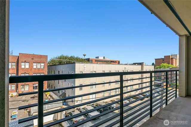 $399,000 | 626 4th Avenue West, Unit 403, Seattle, WA 98119