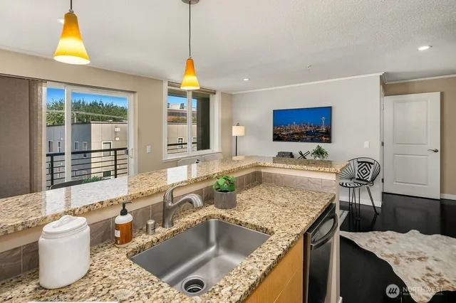 $399,000 | 626 4th Avenue West, Unit 403, Seattle, WA 98119
