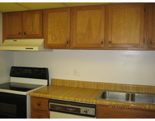3650 Inverrary Drive, Unit 3YG Lauderhill, FL 33319 - Photo 3 of 6 Kitchen