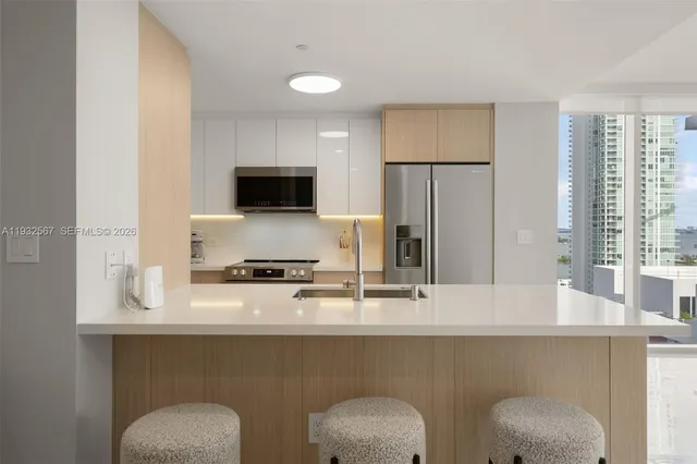 $7,000 | 600 Northeast 27th Street, Unit 2401, Miami, FL 33137