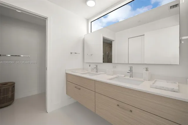 $7,000 | 600 Northeast 27th Street, Unit 2401, Miami, FL 33137