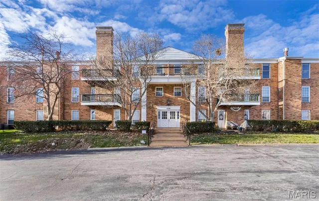 $137,500 | 10381 Oxford Hill Drive, Unit 14, St. Louis, MO 63146