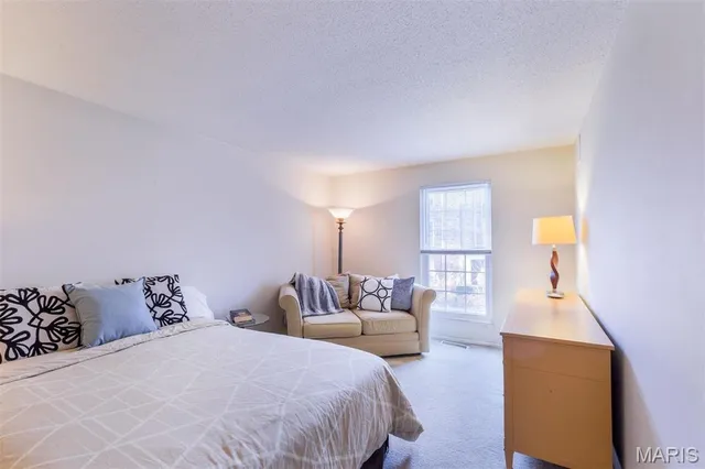 $137,500 | 10381 Oxford Hill Drive, Unit 14, St. Louis, MO 63146