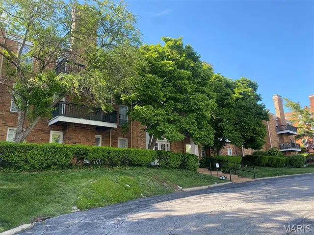 $137,500 | 10381 Oxford Hill Drive, Unit 14, St. Louis, MO 63146