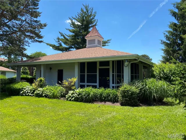 $137,500 | 10381 Oxford Hill Drive, Unit 14, St. Louis, MO 63146