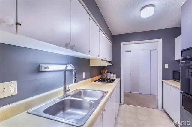 $137,500 | 10381 Oxford Hill Drive, Unit 14, St. Louis, MO 63146