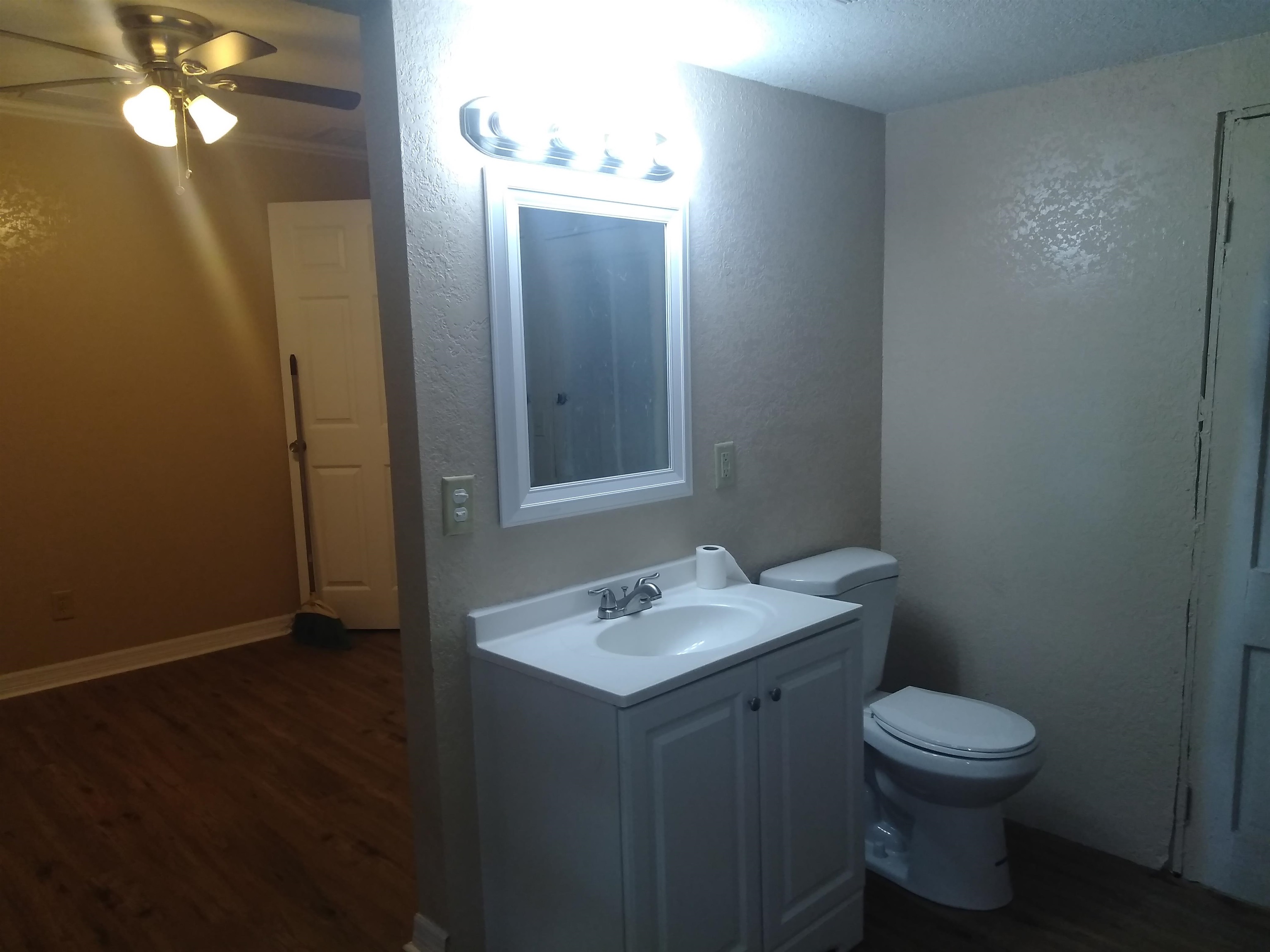 106 Putnam Loop Road Melrose, FL 32666 - Photo 16 of 28 a bathroom with a toilet sink and mirror