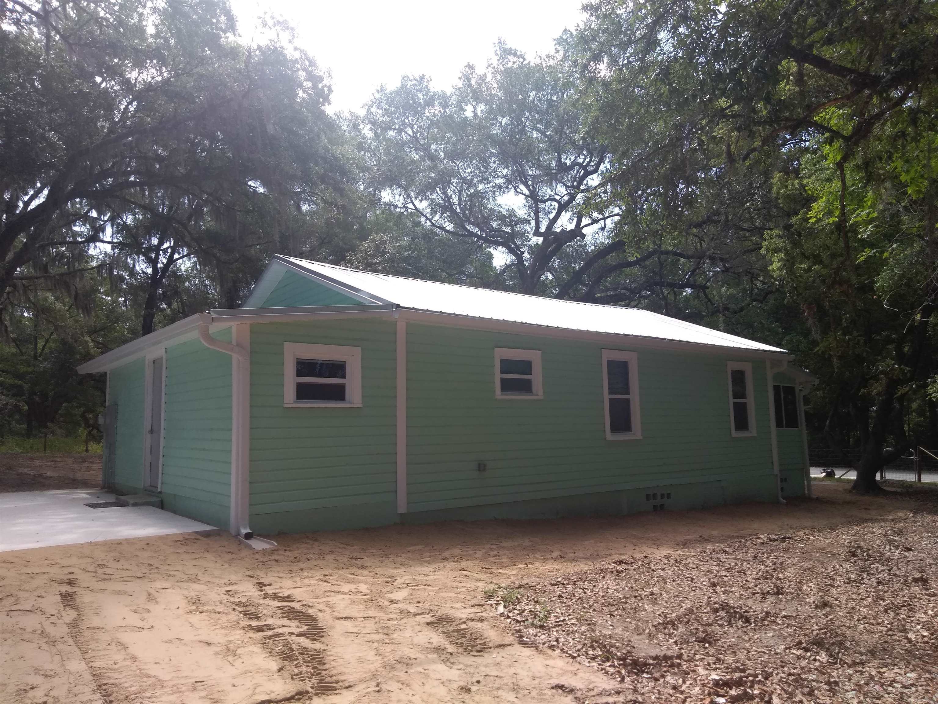 106 Putnam Loop Road Melrose, FL 32666 - Photo 23 of 28 a front view of a house