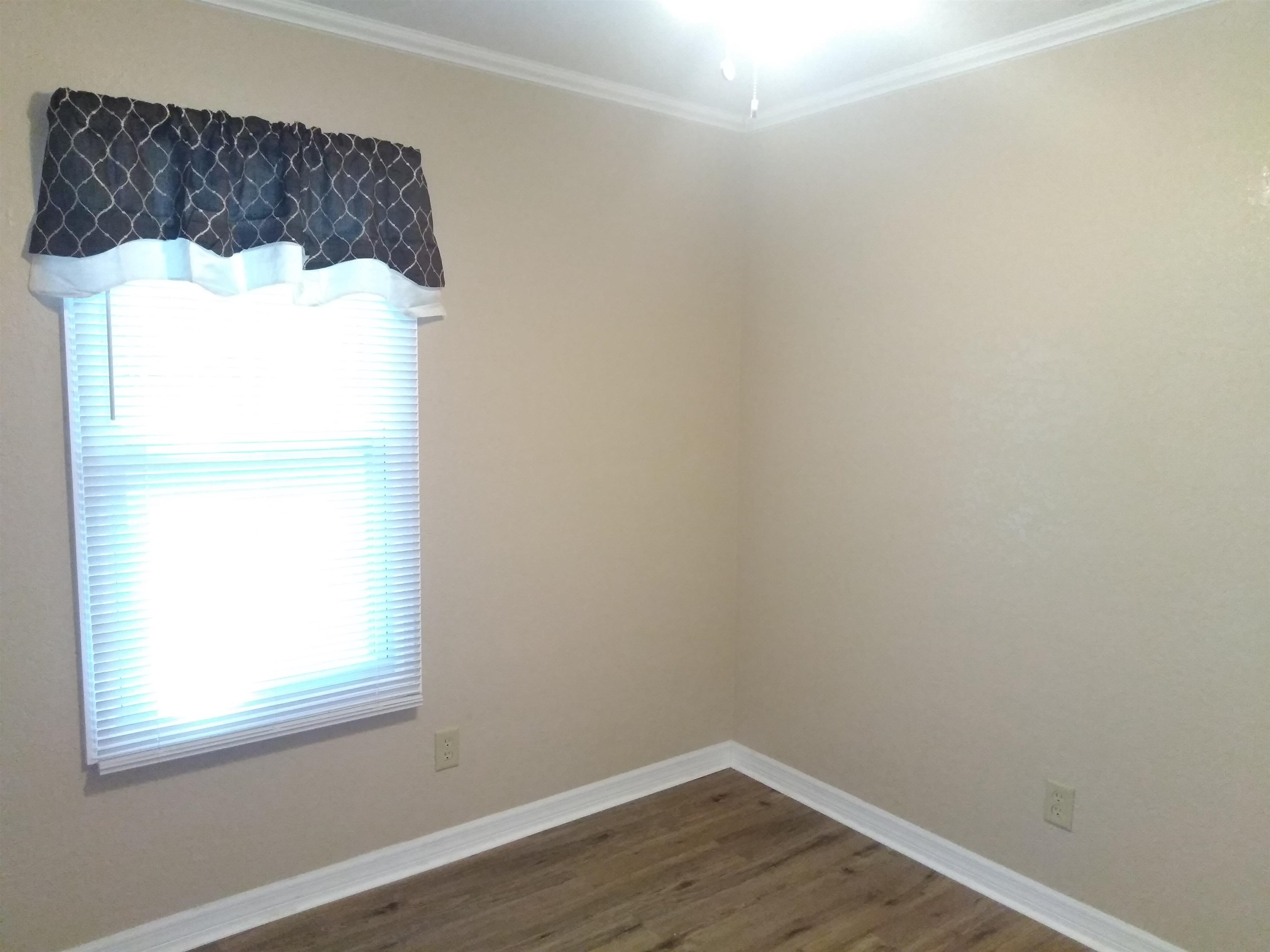 106 Putnam Loop Road Melrose, FL 32666 - Photo 6 of 28 a view of a window in a room