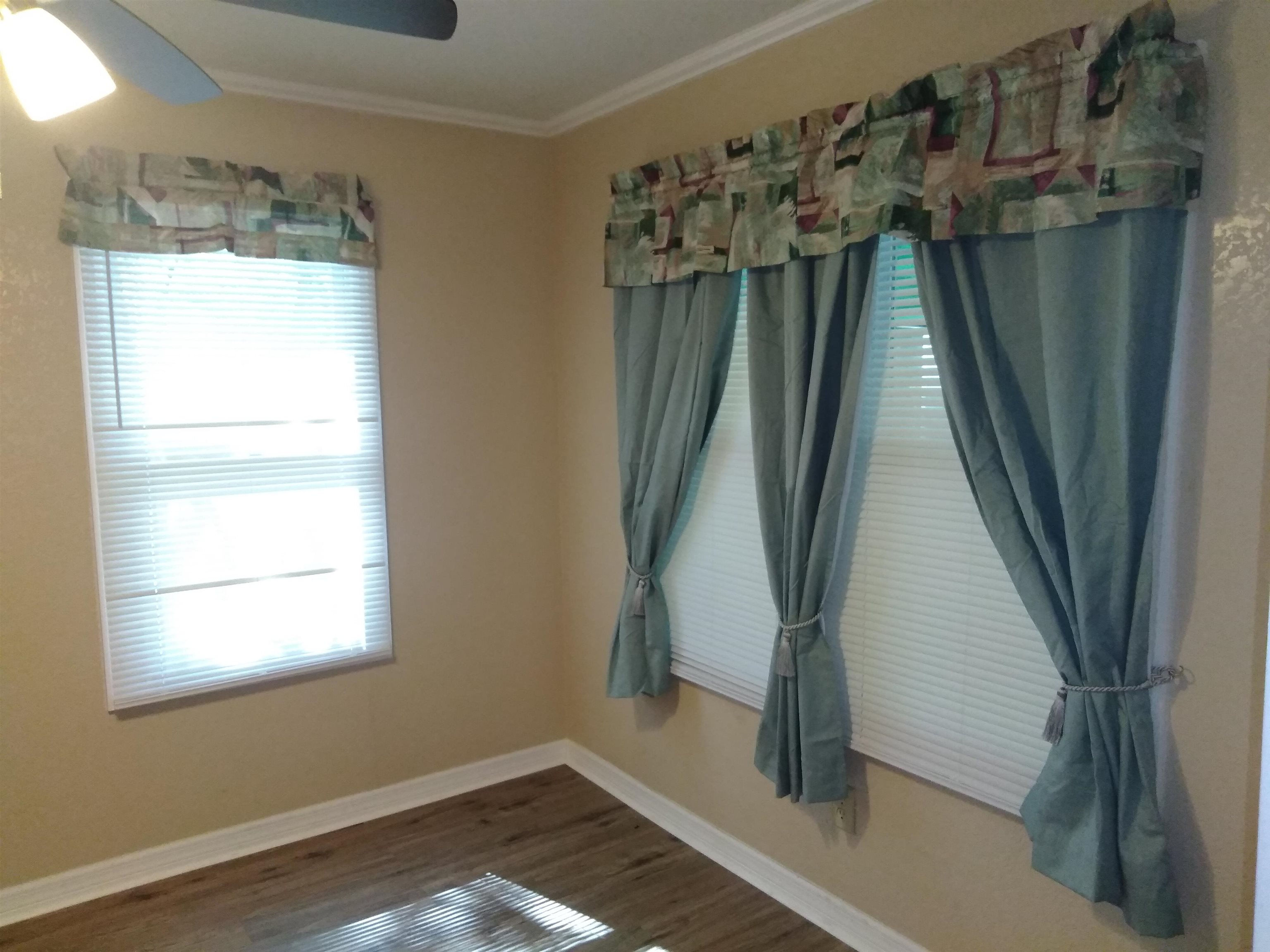 106 Putnam Loop Road Melrose, FL 32666 - Photo 7 of 28 a view of walk in closet with window