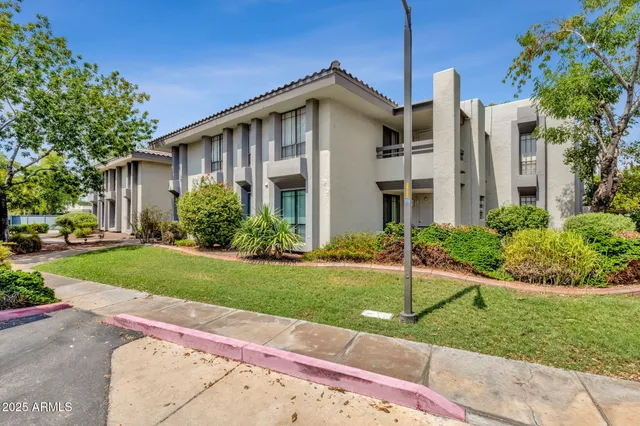 $2,900 | 5217 North 24th Street, Unit 108, Phoenix, AZ 85016