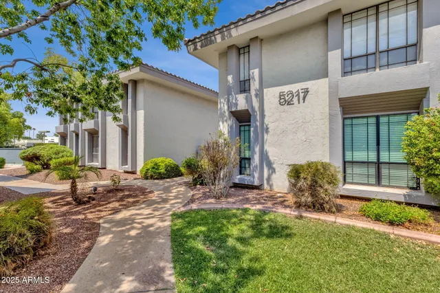 $2,900 | 5217 North 24th Street, Unit 108, Phoenix, AZ 85016