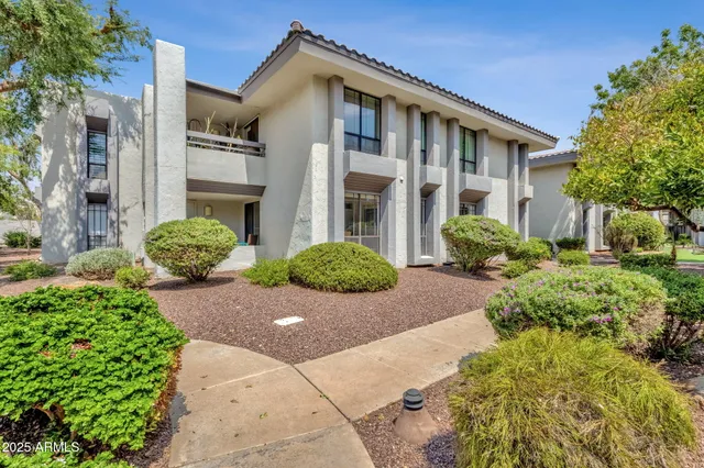 $2,900 | 5217 North 24th Street, Unit 108, Phoenix, AZ 85016