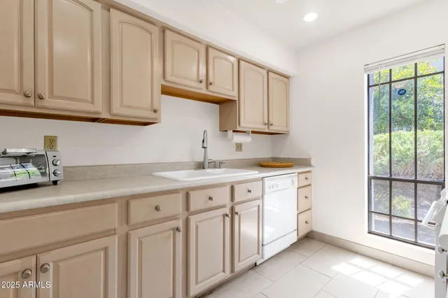 $2,900 | 5217 North 24th Street, Unit 108, Phoenix, AZ 85016