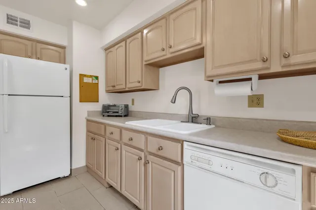 $2,900 | 5217 North 24th Street, Unit 108, Phoenix, AZ 85016