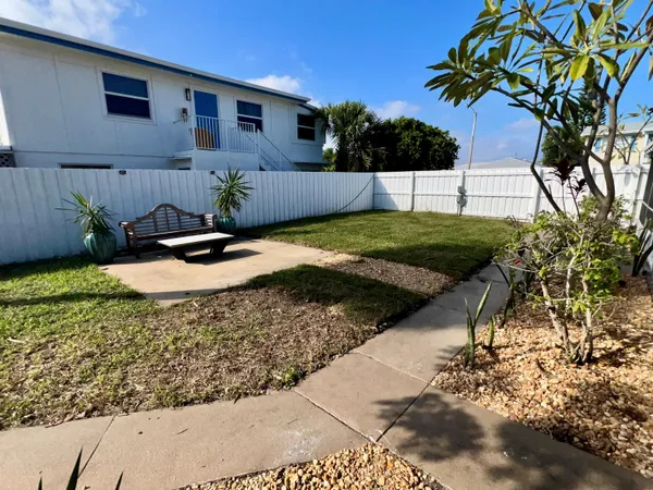 $2,200 | 1235 Beach Road, Unit 4, Singer Island, FL 33404