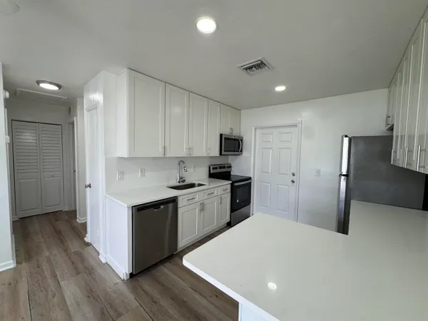 $2,200 | 1235 Beach Road, Unit 4, Singer Island, FL 33404