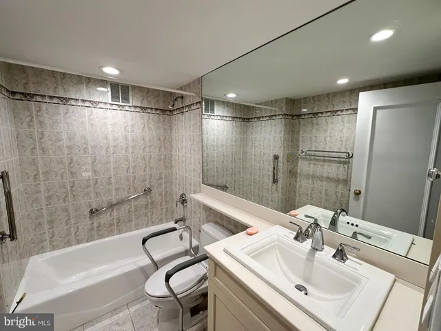 $295,000 | 1001 City Avenue, Unit W405, Wynnewood, PA 19096