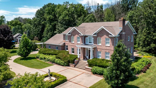 $1,350,000 | W9258 Lamise Way, Hortonville, WI 54944