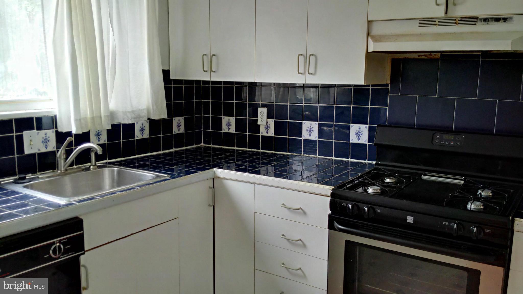 715 Decatur Place Northeast Washington, DC 20017 - Photo 4 of 21 Kitchen