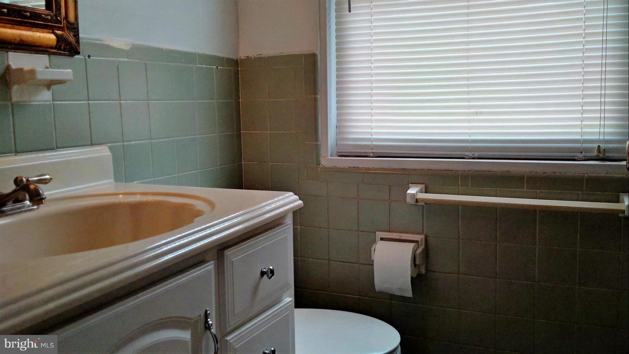 715 Decatur Place Northeast Washington, DC 20017 - Photo 9 of 21 Bath