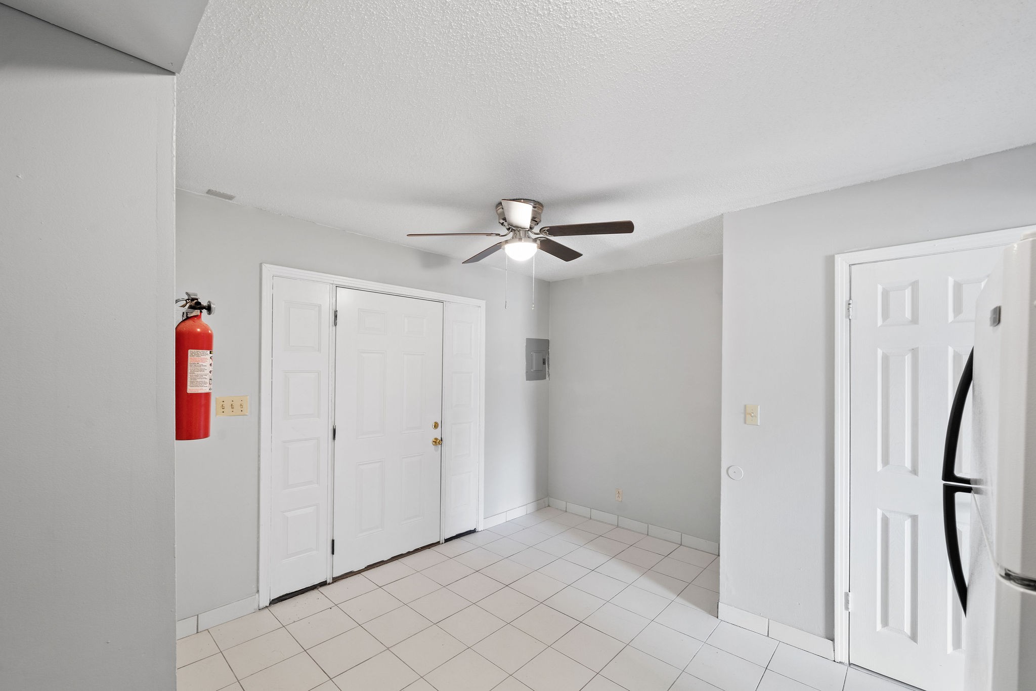 1231 State Line Road, Unit 46 Oak Grove, KY 42262 - Photo 7 of 12 a view of a livingroom with a ceiling fan and entryway
