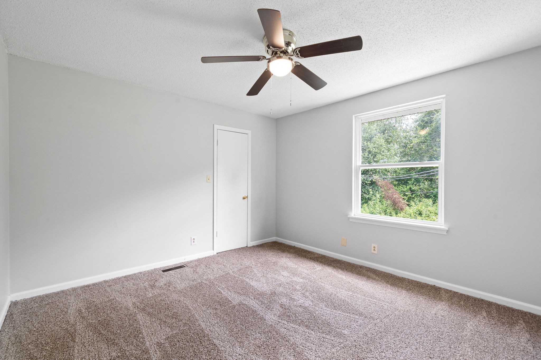1231 State Line Road, Unit 46 Oak Grove, KY 42262 - Photo 9 of 12 a view of room with ceiling fan and window