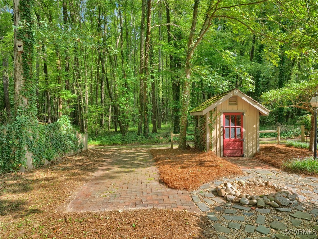 118 Tudor Road Colonial Heights, VA 23834 - Photo 11 of 50