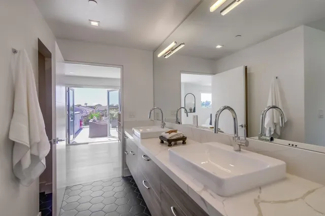 $3,595,000 | 747 South Cedros Avenue, Solana Beach, CA 92075