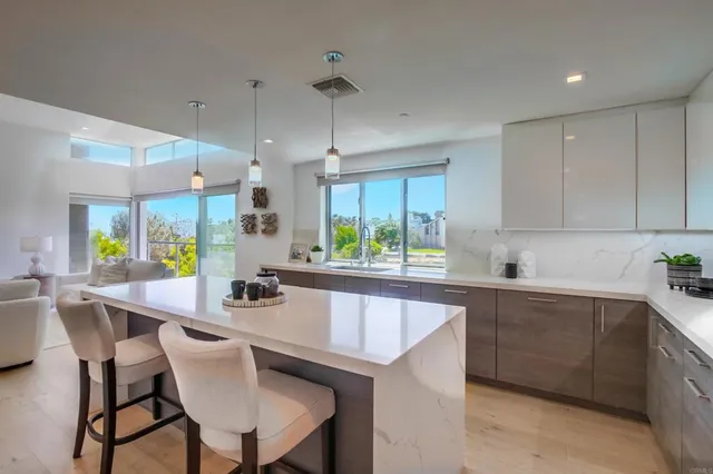 $3,595,000 | 747 South Cedros Avenue, Solana Beach, CA 92075