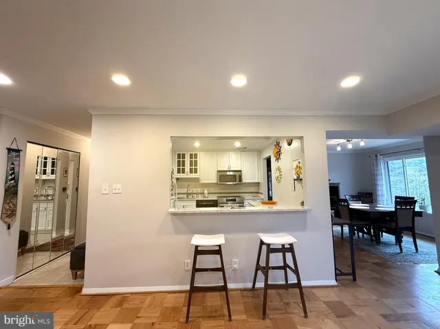 $2,800 | 11401 Commonwealth Drive, Unit 303, Rockville, MD 20852