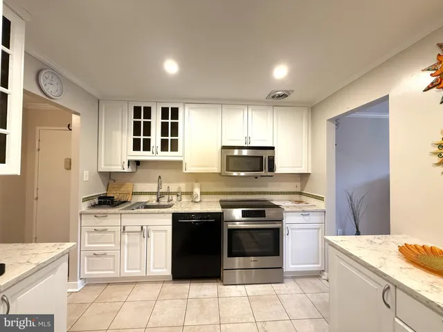 $2,800 | 11401 Commonwealth Drive, Unit 303, Rockville, MD 20852